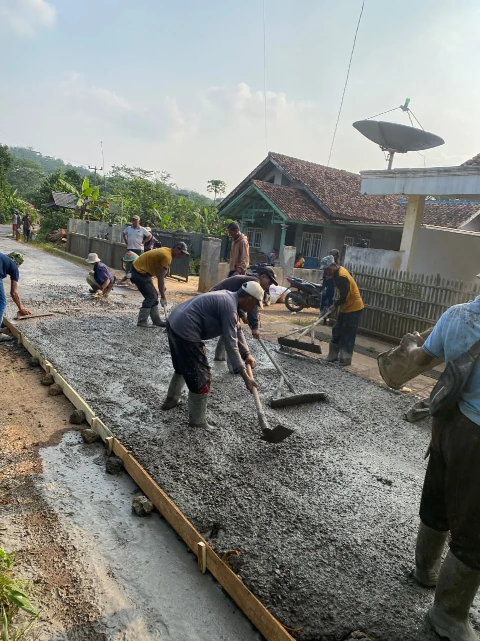 Perbaikan Jalan Desa Cor Beton di Kp. Citapen RT 06 RW 02 Desa Tanggulun Barat Tahun 2026 Tahap I Resmi Dilaksanakan